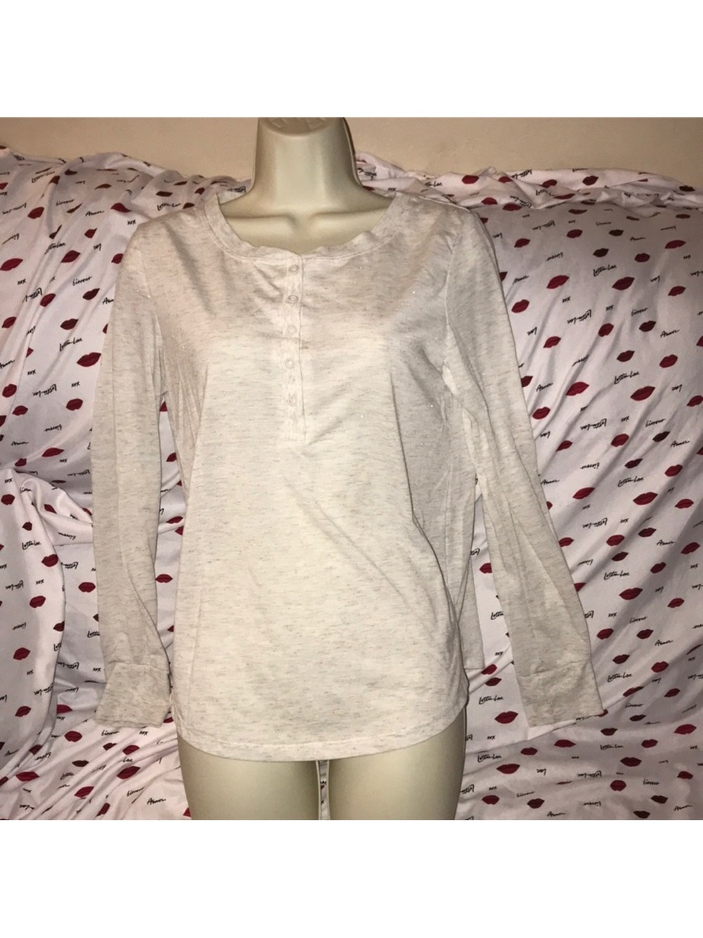 Stars above small Long-Sleeve Henley Top in Light Heather cream & gold